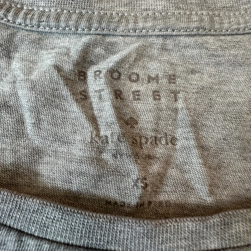 Kate Spade Broome Street Graphic Face Tee – Gray, Size XS‎